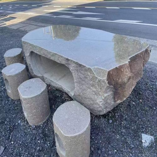 草坪置石