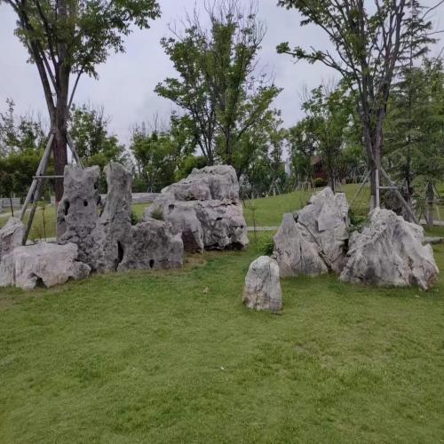草坪置石