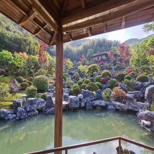黑山石园林